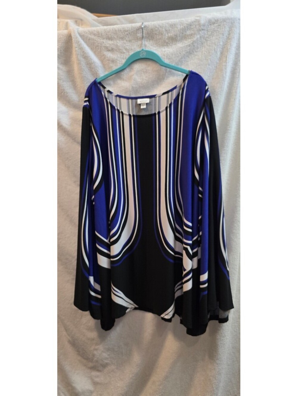 Avenue 30/32 blue striped scoop neck blouse